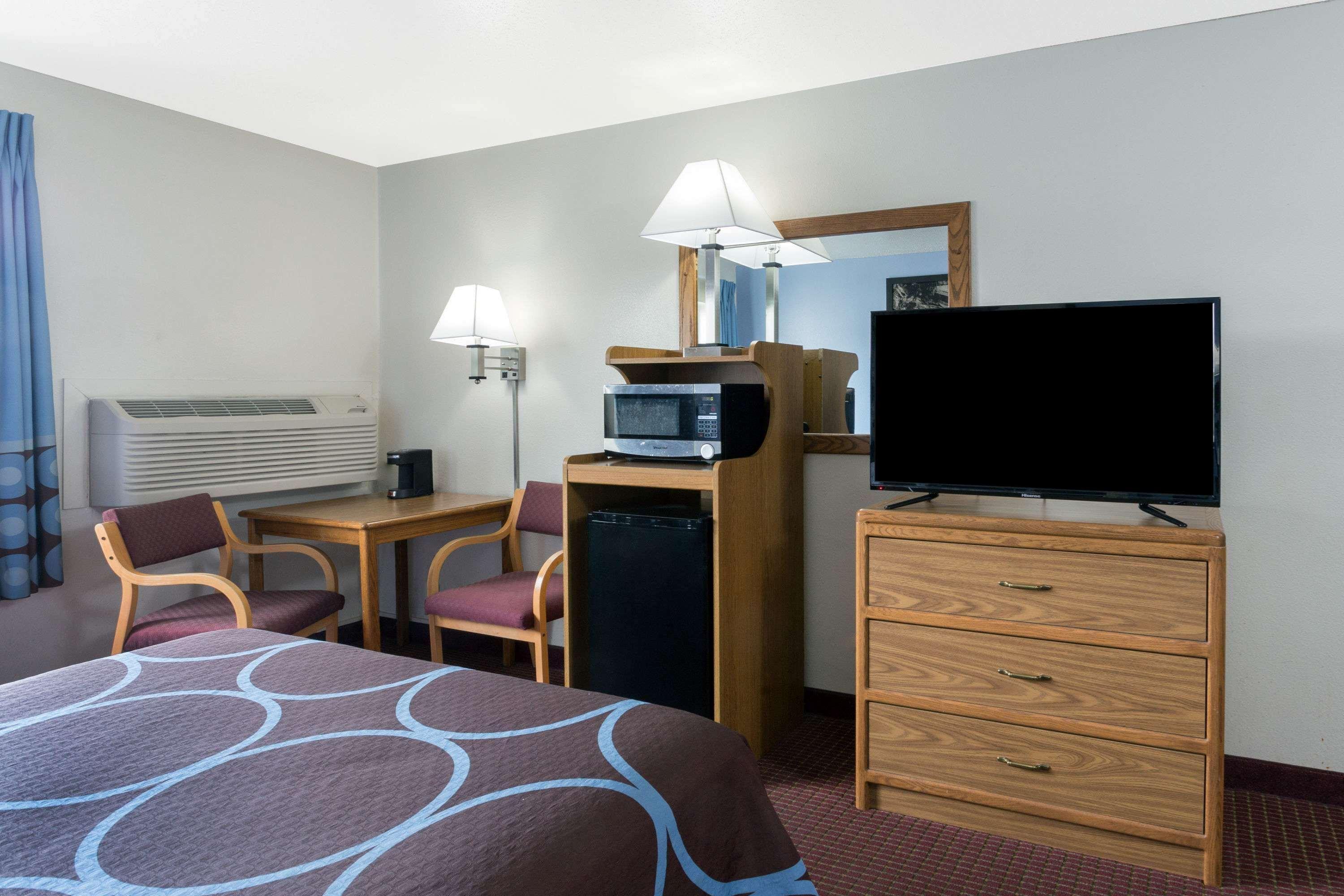 Hotel Super 8 By Wyndham Wisconsin Dells Extérieur photo
